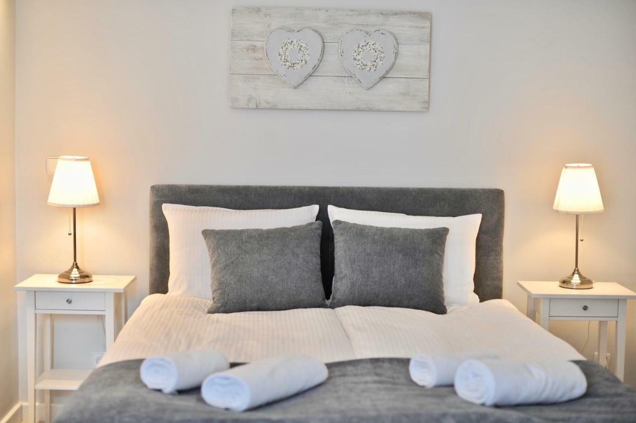 Apartamenty Porto Eli Рови Екстер'єр фото